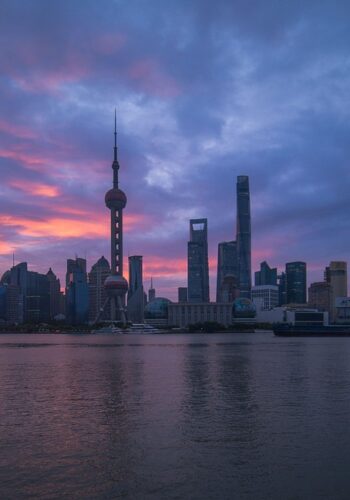 Sunset in a city with a skyline view. Image: Pexels